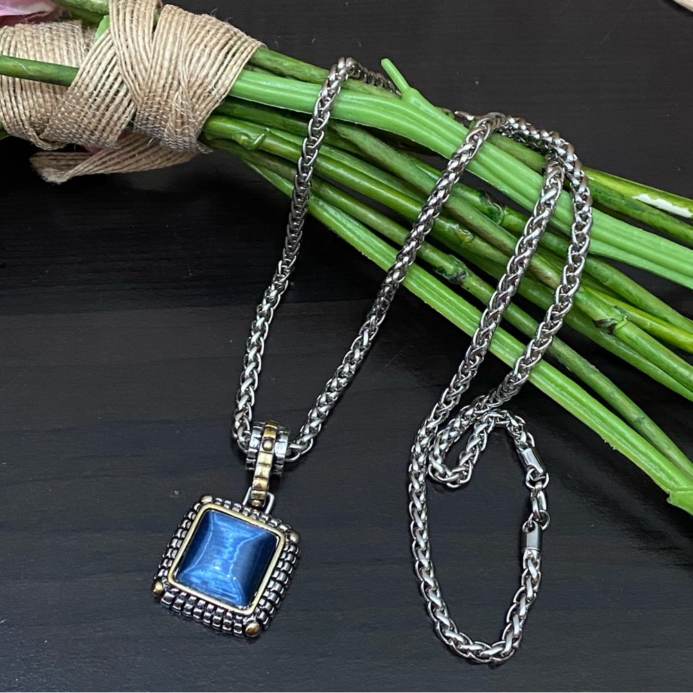 Unsigned Silver-tone Spiga Wheat Chain with Blue Stone Pendant  30” Necklace